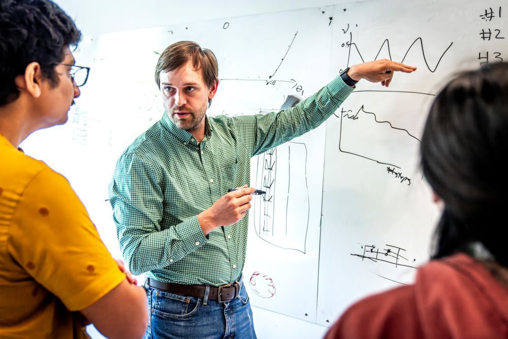 PhD student Aayush Desai, Assistant Professor Carl Goodrich, and postdoc Mengjie Zu