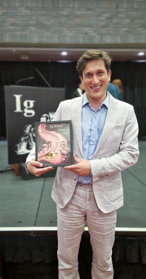 ISTA researcher Fabrizio Olmeda with the Ig Nobel Prize.