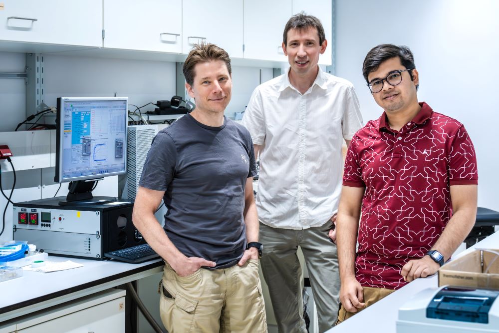Senior staff scientist Robert Hauschild, professor Stefan Freunberger, and PhD graduate Soumyadip Mondal