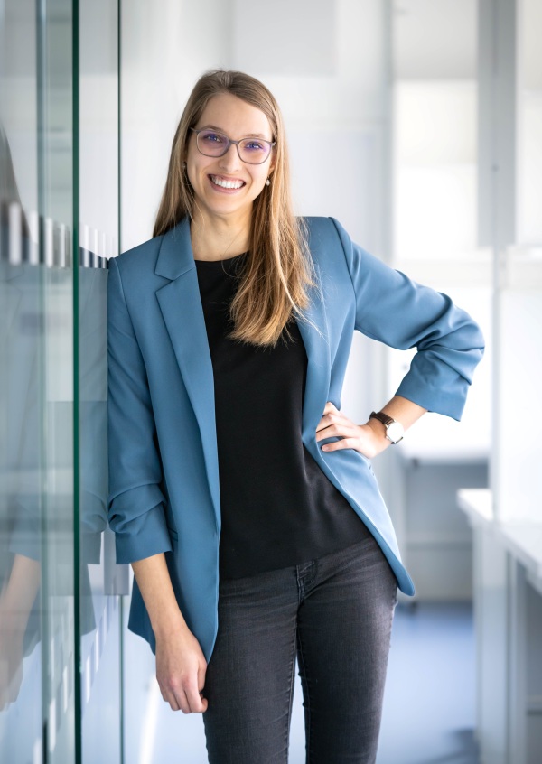 Mit ihrer Gruppe am ISTA will Julia Reisenbauer die einzigartige Reaktivität von Enzymen nutzen, um völlig neue chemische Wege zu erschließen.