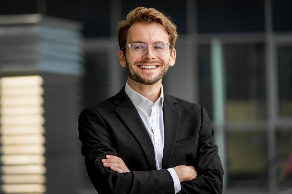 Der Physiker und Ingenieur Charles Roques-Carmes wird Assistenzprofessor am ISTA. 